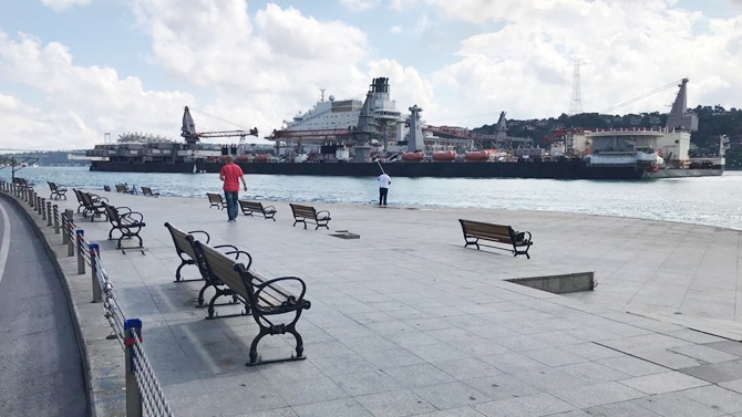 Pioneering Spirit, İstanbul Boğazı'ndan geçti galerisi resim 4