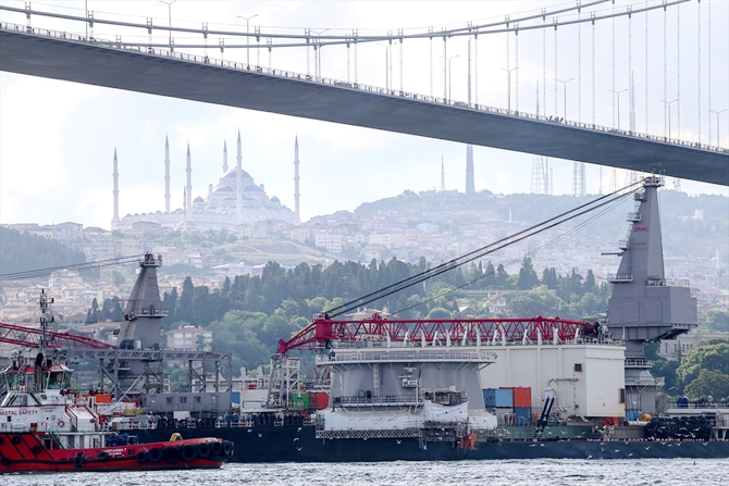 Pioneering Spirit, İstanbul Boğazı'ndan geçti galerisi resim 7