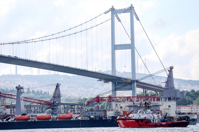 Pioneering Spirit, İstanbul Boğazı'ndan geçti galerisi resim 8