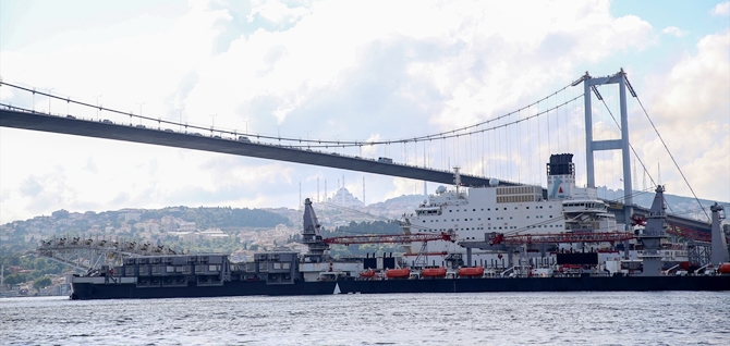 Pioneering Spirit, İstanbul Boğazı'ndan geçti galerisi resim 9