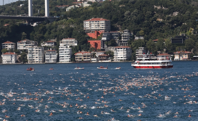 Boğaziçi Yüzme Yarışı’nda şampiyonlar belli oldu galerisi resim 1