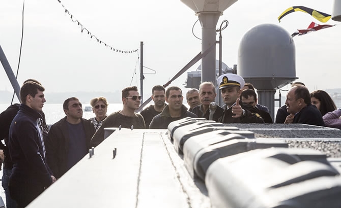 Türk savaş gemileri, vatandaşların ziyaretine açıldı galerisi resim 6