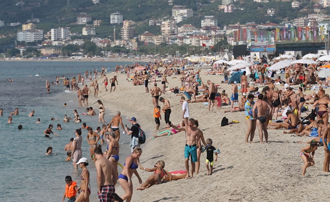 Alanya’da tatilciler plajları doldurdu galerisi resim 6