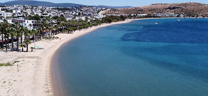 "Yeryüzü cenneti" mavi bayraklı plajlarıyla konuklarını bekliy