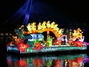 Malezya'da tekneler çiçek açtı