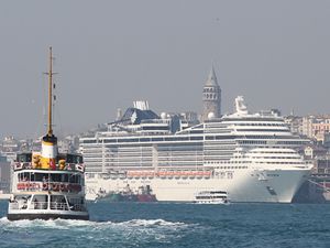 Denizlerin "mücevheri” MSC Preziosa İstanbul’a demirledi