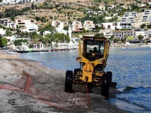 Bodrum'da sahilleri fırtınadan sonra temizlendi