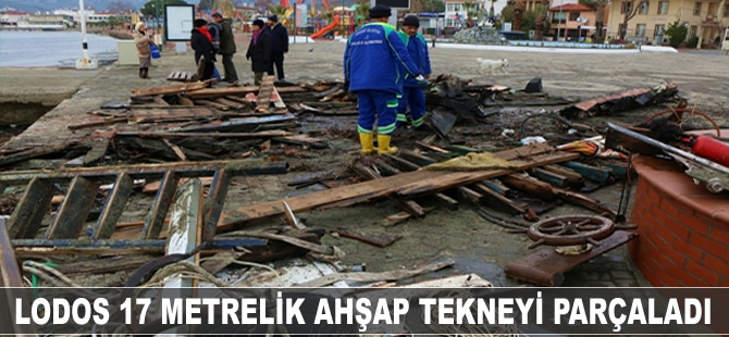 Lodos, 17 metrelik ahşap tekneyi parçaladı