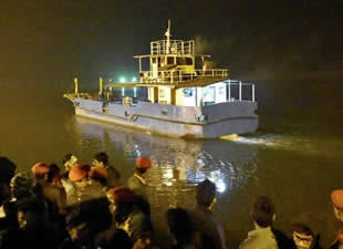 Hindistan'da yolcu teknesi battı: 21 kişi hayatını kaybetti