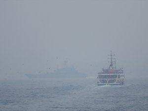 İstanbul Boğazı sis nedeniyle gemi trafiğine kapatıldı