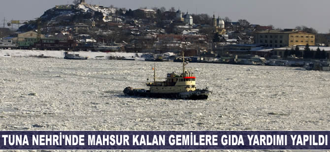 Tuna Nehri'nde mahsur kalan gemilere gıda yardımı yapıldı