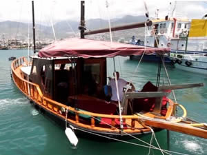 Su alan tekne, liman işletmesi personeli tarafından kurtarıldı