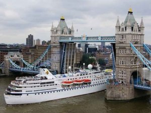 Londra'da, kruvaziyer yolcusundan turist vergi alınacak