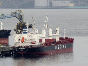 Japonya'da gemi limana yanaşırken römorkör alabora oldu: 1 kişi öldü