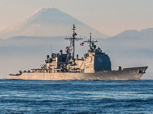 ABD kruvazörü Japonya kıyılarında karaya oturdu