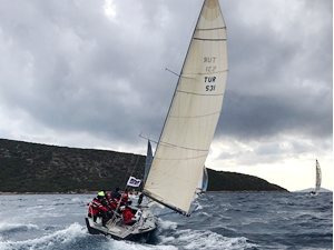 Anything, Teos Marina’dan yarışlara doğru yelken açtı