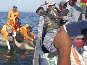 Malezya'daki tekne faciasında 9 kişinin cesedine ulaşıldı