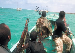 İran donanması deniz korsanlarını püskürttü