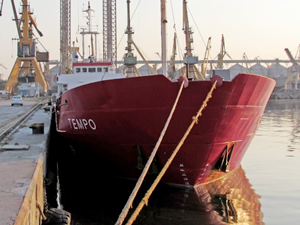 Voda Denizcilik'e ait M/V TEMPO isimli gemi, 22 gündür Valencia Limanı'nda bekletiliyor