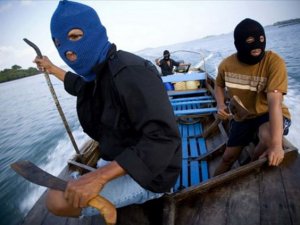 Filipinler açıklarında korsanlar 7 mürettebatı kaçırdı