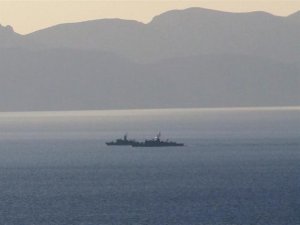 Türk ve Yunan savaş gemileri Kardak'ta karşı karşıya geldi