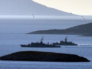 Kardak'ta Yunan savaş gemisi ve Türk karakol botu burun buruna geldi