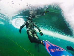 Derya Can, buz altında yatay dalışta 116 metreyle dünya rekoru kırdı