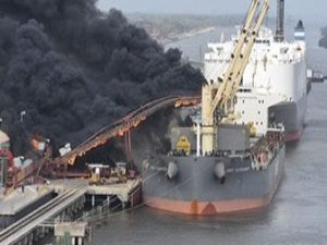 Teksas Port Arthur Limanı'nda yük boşaltan M/V Jobs Oldendorff'ta yangın çıktı