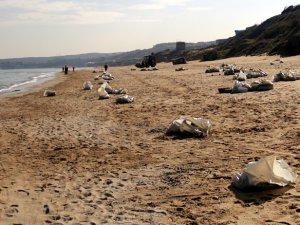 Kilyos Sahili'ndeki atıklar temizlenmeye devam ediyor; 33 ton atık toplandı