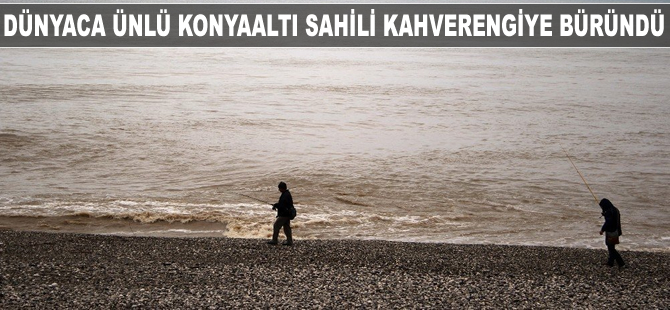 Dünyaca ünlü Konyaaltı Sahili kahverengiye büründü