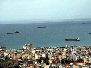 Fırtına nedeniyle gemiler İskenderun Körfezi'ne sığındı
