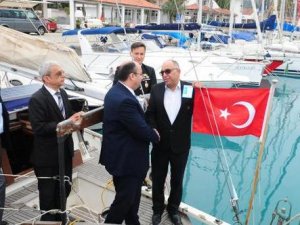 Antalya'da yabancı bayraklı yata Türk bayrağı çekildi