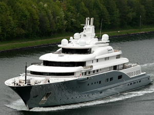 Dubai Şeyhi Abdullah Al Futtaim'in 110 metrelik mega yatı Marmaris'e demirledi