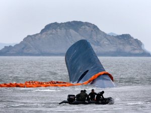 Sewol feribotunun enkazı deniz dibinden çıkarılıyor