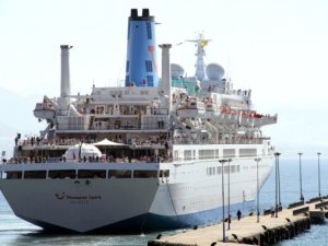 Alanya'ya yılın ilk kruvaziyeri M/S Thomson Spirit yanaştı