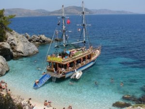 Muğla'da turist tekneleri sezona hazır