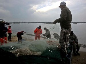 Gazzeli balıkçılara avlanma yasağı kaldırıldı