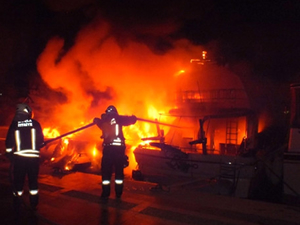 Marmaris'te marinadaki yatta yangın çıktı: 1 ölü 2 yaralı