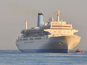 Kuşadası Ege Ports Limanı'na sezonun ilk kruvaziyeri yanaştı