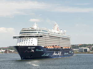 Mein Schiff 3, Kuşadası Ege Ports Limanı'na yanaştı