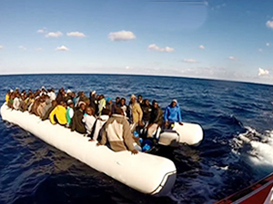 İtalya Sahil Güvenlik Ekipleri, Akdeniz'de 6 bin mülteciyi kurtardı