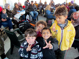 Çeşme açıklarında 68 Suriyeli kaçak göçmen Sahil Güvenlik tarafından yakalandı