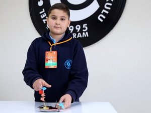 Küçük mucit yenilenebilir enerji ile çalışan gemi prototipi tasarladı