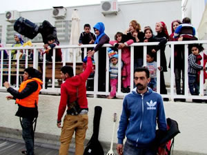 Yunanistan'dan İtalya'ya geçmeye çalışan 93 kaçak göçmen yakalandı