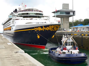 Genişletilmiş yeni Panama Kanalı'ndan ilk kruvaziyer gemisi geçti