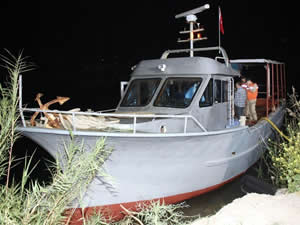 27 mülteci taşıyan tekne batma tehlikesi geçirdi