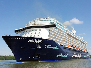 M/S Mein Schiff 5 adlı kruvaziyer gemisi Ege Ports Limanı'na yanaştı
