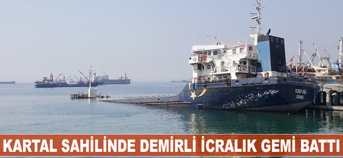 Kartal sahilinde demirli icralık gemi su alarak battı