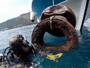 Marmaris'in turistik İçmeler mahallesinde deniz dibi temizliği yapıldı