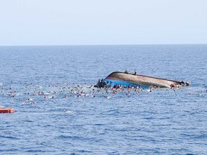 Akdeniz'de iki göçmen teknesi battı: 250 göçmen kayıp